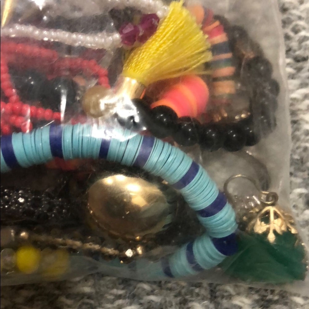Every Single Thing in This Bag! - Picture 7 of 8